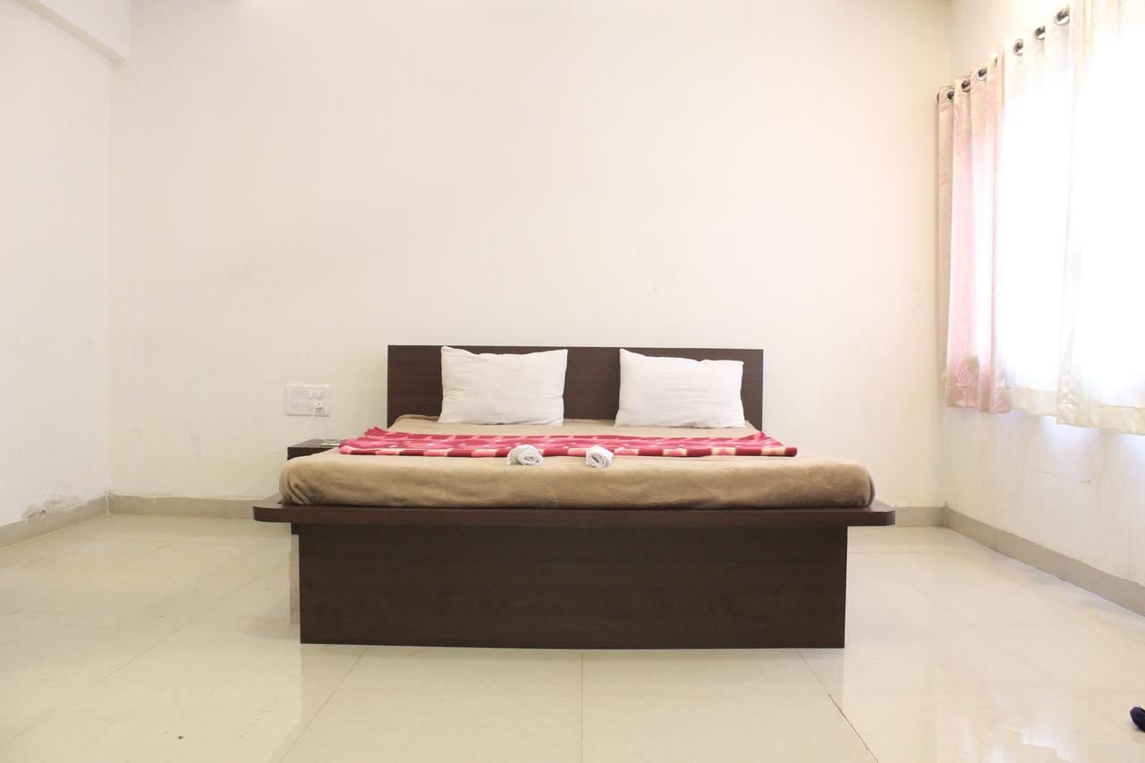 Malhar Bungalow Panchgani Extérieur photo